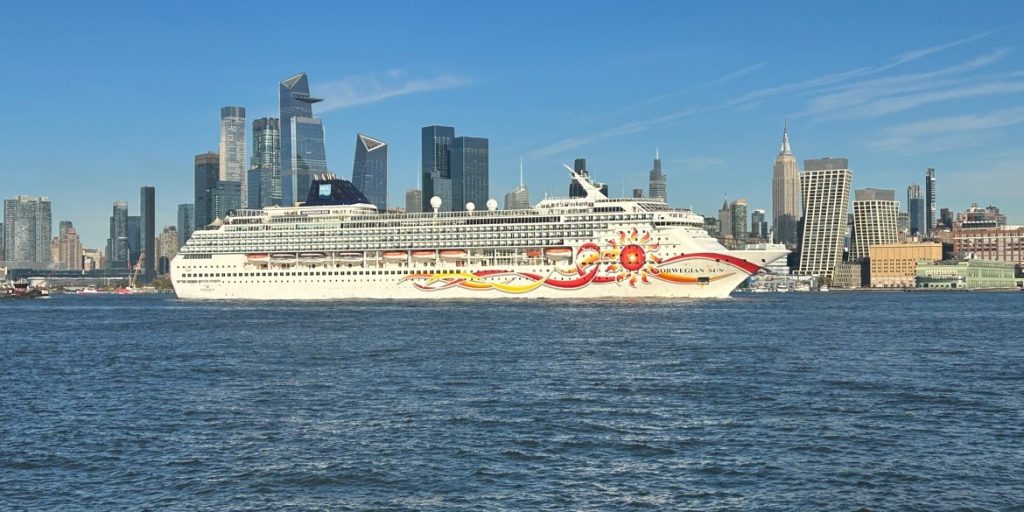 Norwegian Sun on the Hudson River